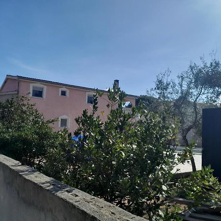 Caliente Apartments Vir A Екстериор снимка