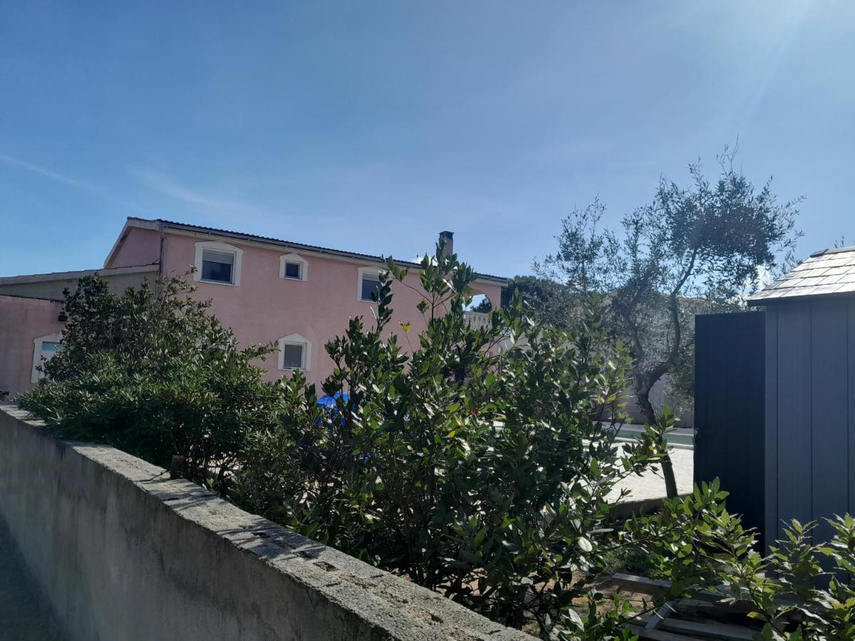Caliente Apartments Vir A Екстериор снимка