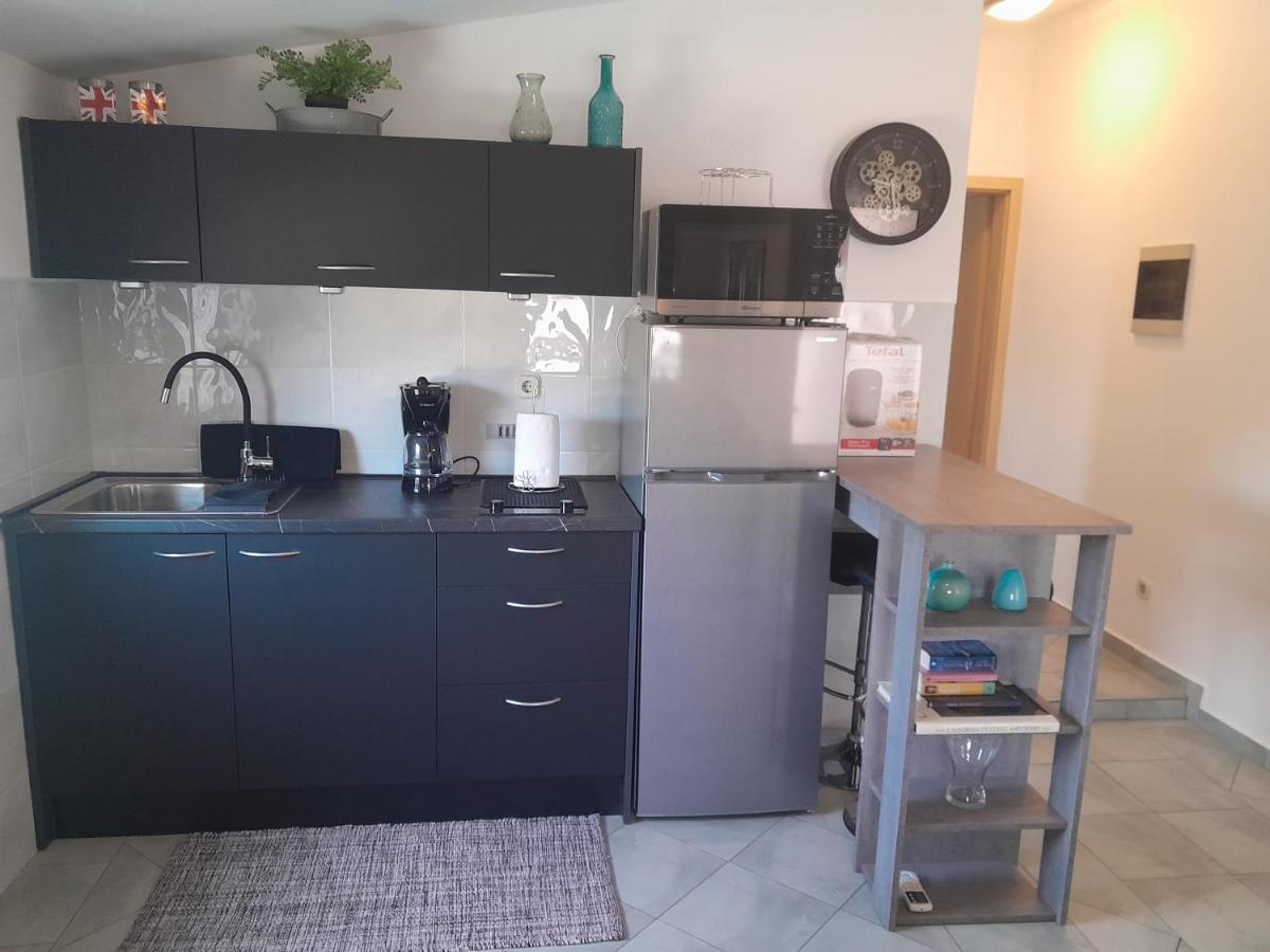 Caliente Apartments Vir A Екстериор снимка