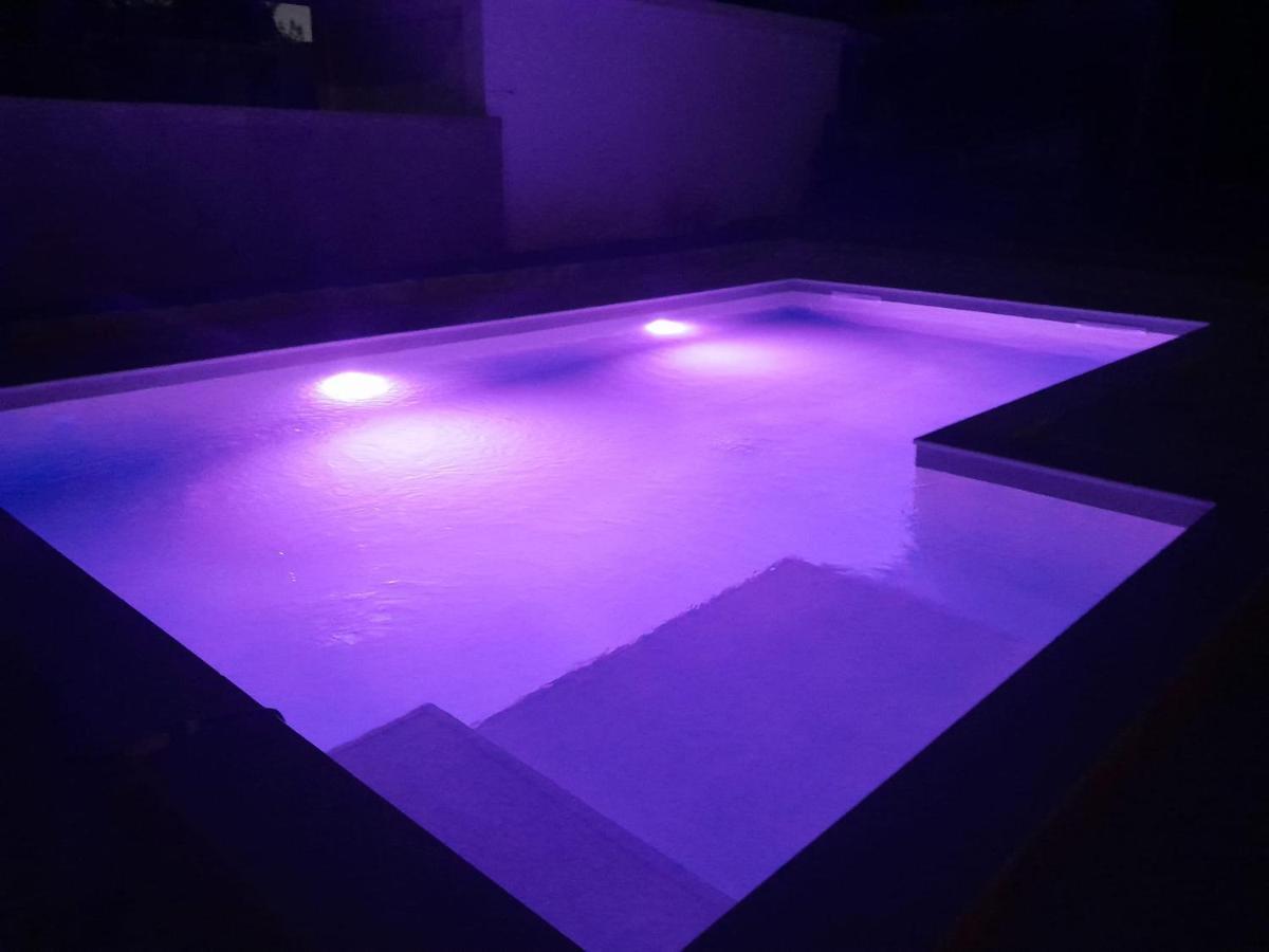Caliente Apartments Vir A Екстериор снимка
