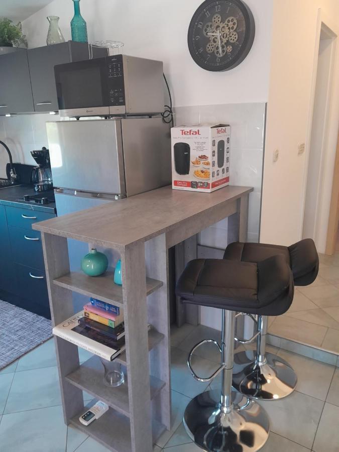 Caliente Apartments Vir A Екстериор снимка